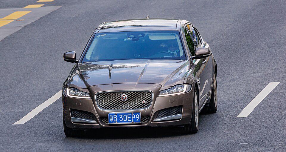 جاغوار XF